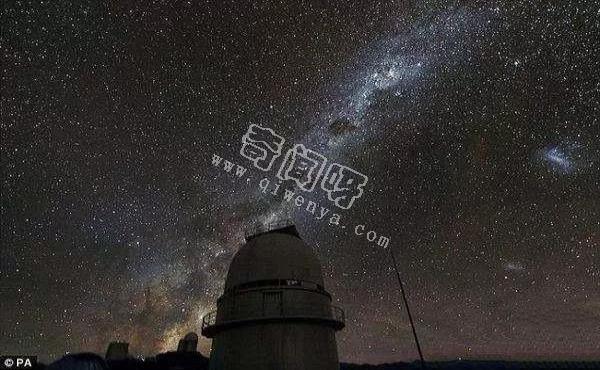 神秘星系以每秒300公里的速度袭击银河系，未来银河系将被吞噬