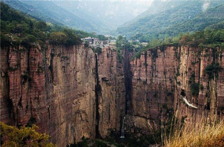 中国最“隐秘”村庄：藏在井底几千年，想出门得爬2000级台阶