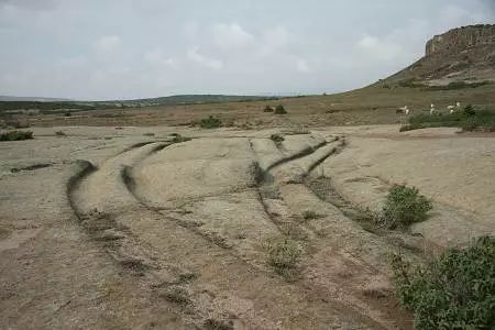 改写历史：百万年老的巨大人造地底建筑体？