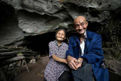 老夫妻住山洞54年，人称“神仙伴侣”