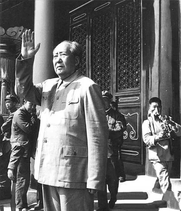 76年尼克松问毛主席有什么特长？听到主席回答后，尼克松向他鞠躬