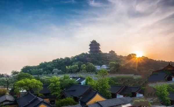 龙脉一旦被掐断，在这个地方建都必然不长久，南京就是最好的例子