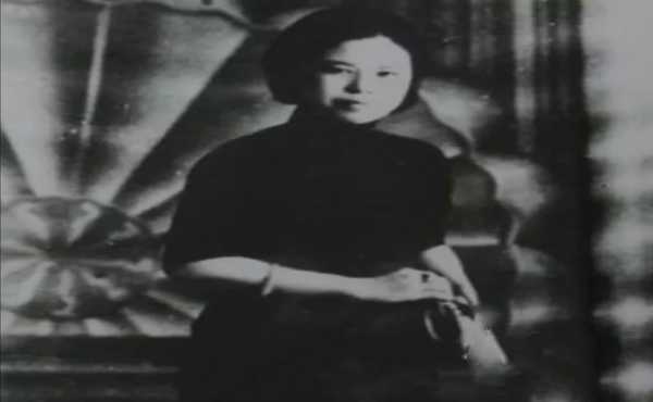 49年，杨虎城遗体被发现，怀中紧抱妻子的骨灰，特务揭露幕后真相