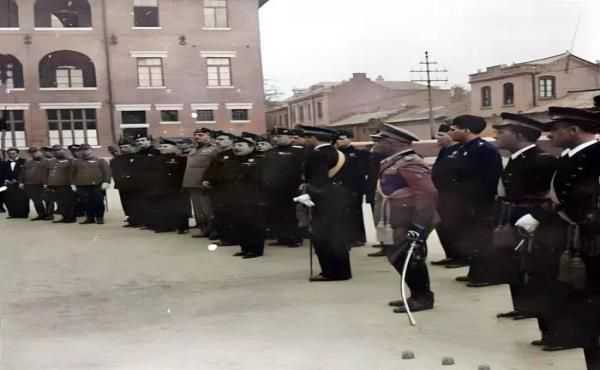 老照片：颓废的清朝武官，被凌迟处死的清朝人，苏州的漂亮女子